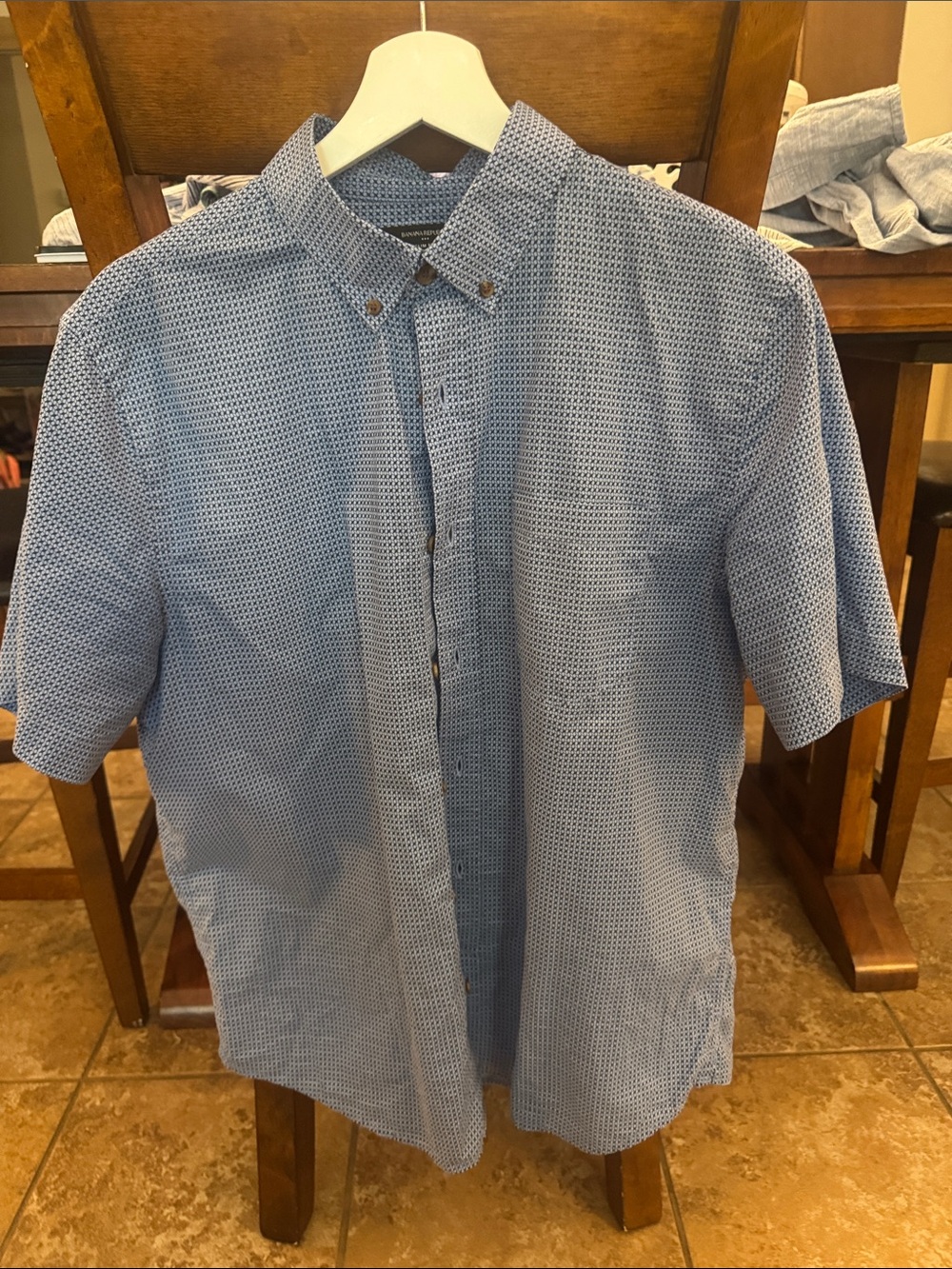 Banana Republic Light Blue Micro-Print Short Sleeve Button-Down Shirt